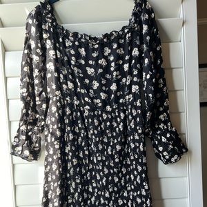 Simplee - Large - NWT - Long sleeve Dress - Black/White Floral -